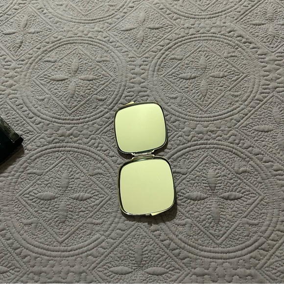 Anne Taintor double mirror compact NWT - Picture 2 of 3